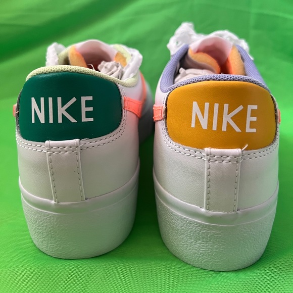Nike Women’s Blazer Low Platform Size 10 - Picture 2 of 7